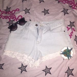 🆕 Forever 21 Lace Trim Shorts